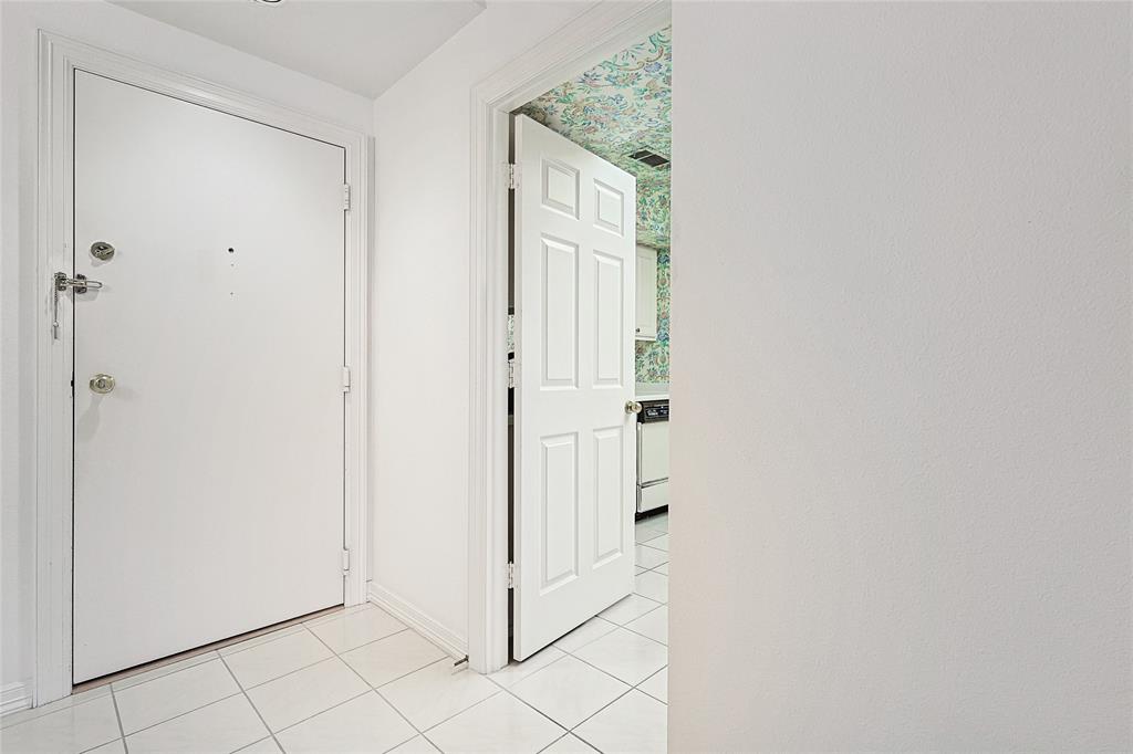 5200 Keller Springs Road, Unit 821 Dallas, TX 75248 - Photo 3 of 30