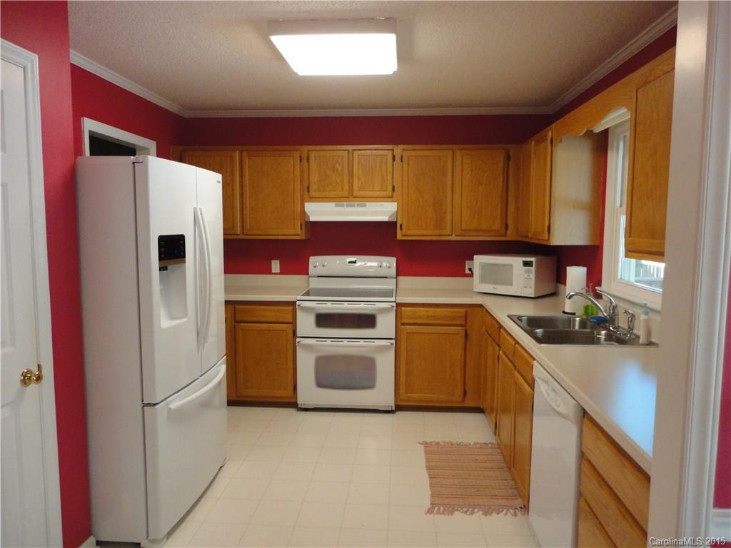 952 Pleasant Ridge Road, Unit 31 Fort Mill, SC 29715 - Photo 5 of 23 a kitchen with a white cabinets and white appliances