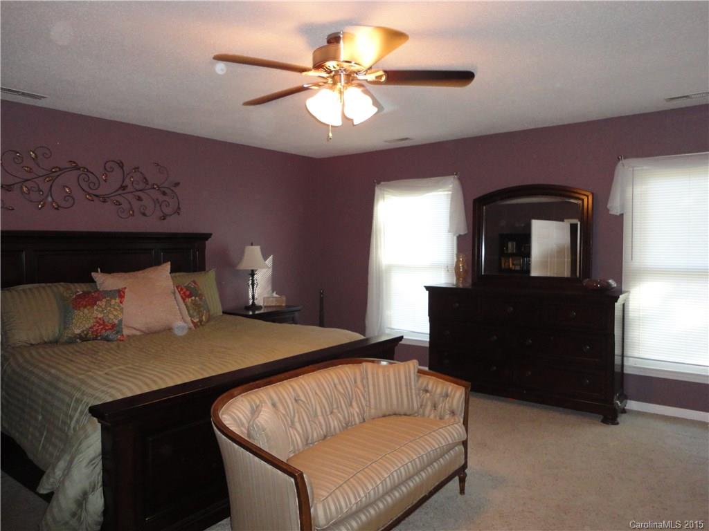 952 Pleasant Ridge Road, Unit 31 Fort Mill, SC 29715 - Photo 8 of 23 a living room with furniture