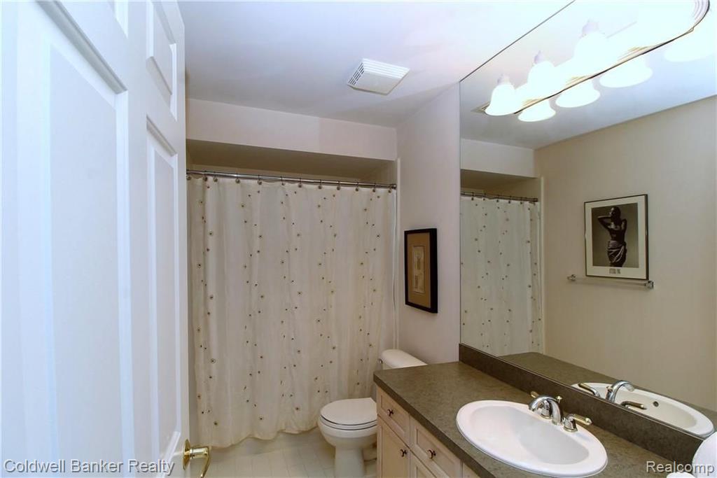 1998 Barrington Court Rochester Hills, MI 48306 - Photo 22 of 37