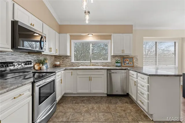 $374,900 | 11 Lost Dutchman Drive, St. Peters, MO 63376