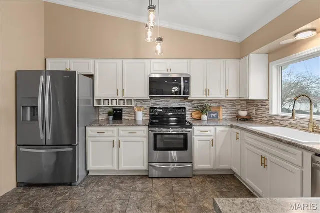 $374,900 | 11 Lost Dutchman Drive, St. Peters, MO 63376