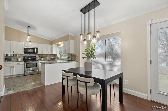 $374,900 | 11 Lost Dutchman Drive, St. Peters, MO 63376