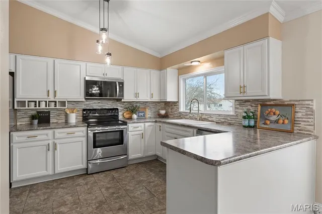 $374,900 | 11 Lost Dutchman Drive, St. Peters, MO 63376