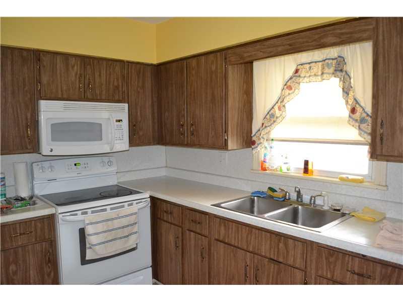127 Ridgeview Drive Aliquippa, PA 15001 - Photo 3 of 12 Kitchen.