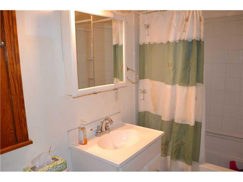 127 Ridgeview Drive Aliquippa, PA 15001 - Photo 7 of 12 Full Bath.