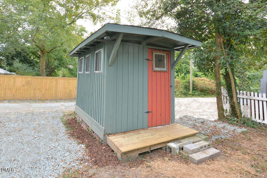 2307 Chapel Hill Road Durham, NC 27707 - Photo 7 of 27