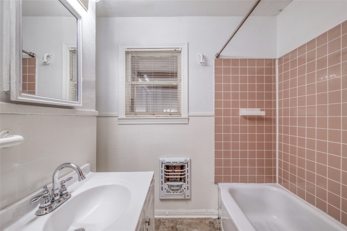 611 Genard Street Austin, TX 78751 - Photo 12 of 26 a bathroom with a sink and a bathtub