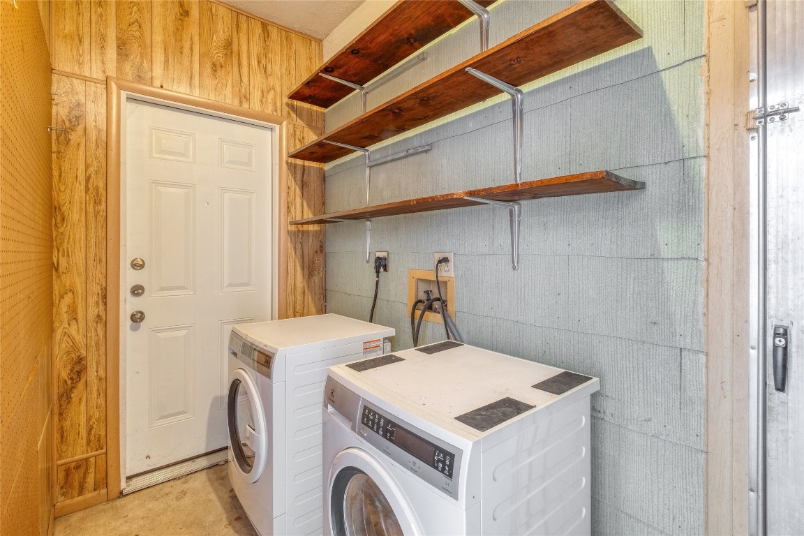 611 Genard Street Austin, TX 78751 - Photo 21 of 26 a utility room with dryer and washer