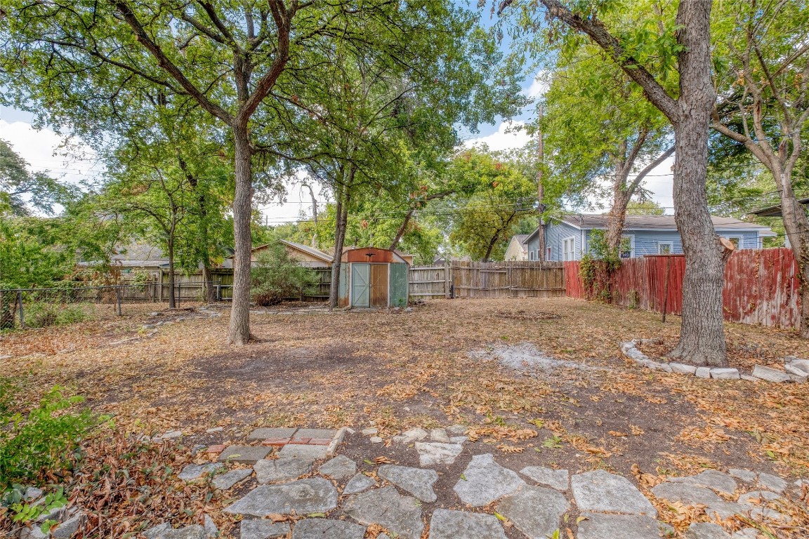 611 Genard Street Austin, TX 78751 - Photo 22 of 26 a backyard of a house with lots of green space