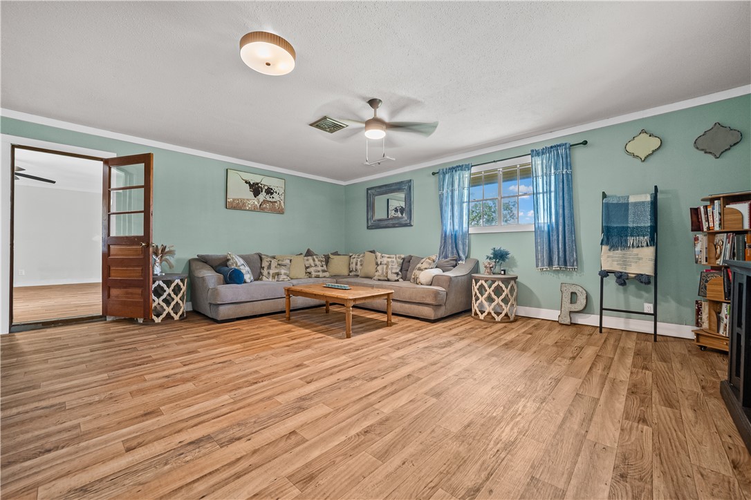 14534 Cr 756 Road Sinton, TX 78387 - Photo 9 of 23 living area