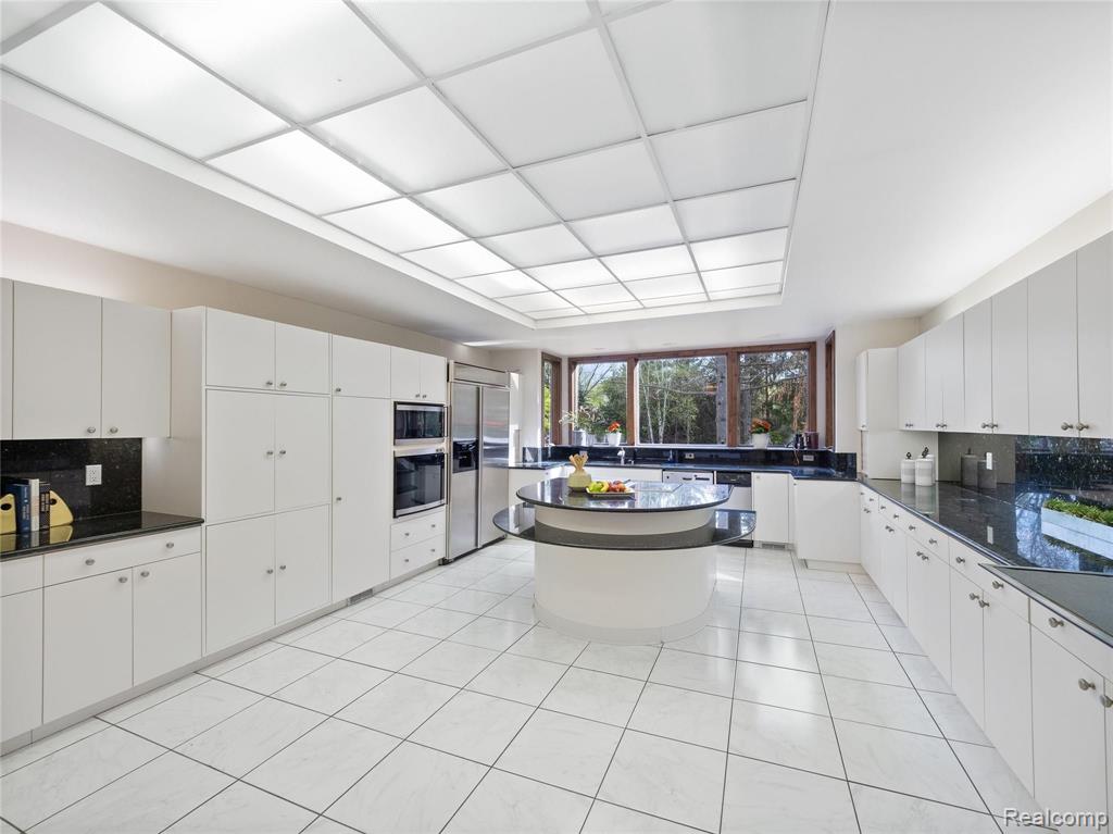 1125 Eton Cross Road Bloomfield Hills, MI 48304 - Photo 16 of 34