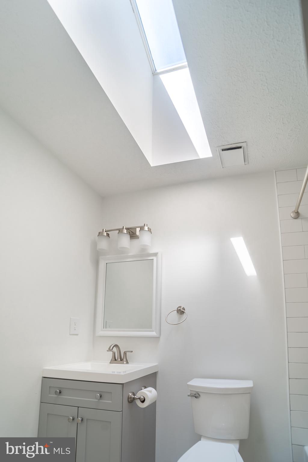 1233 Cooper Station Road Herndon, VA 20170 - Photo 19 of 27