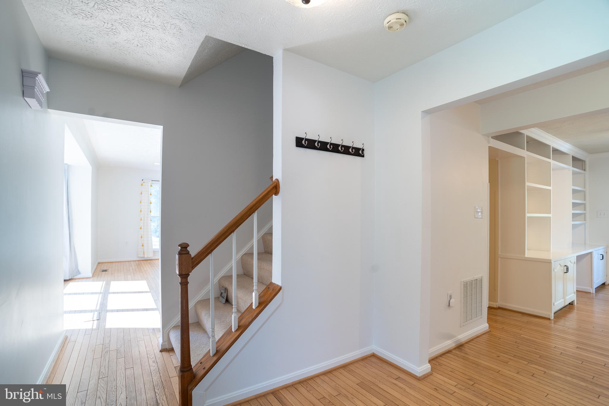 1233 Cooper Station Road Herndon, VA 20170 - Photo 6 of 27 Entry