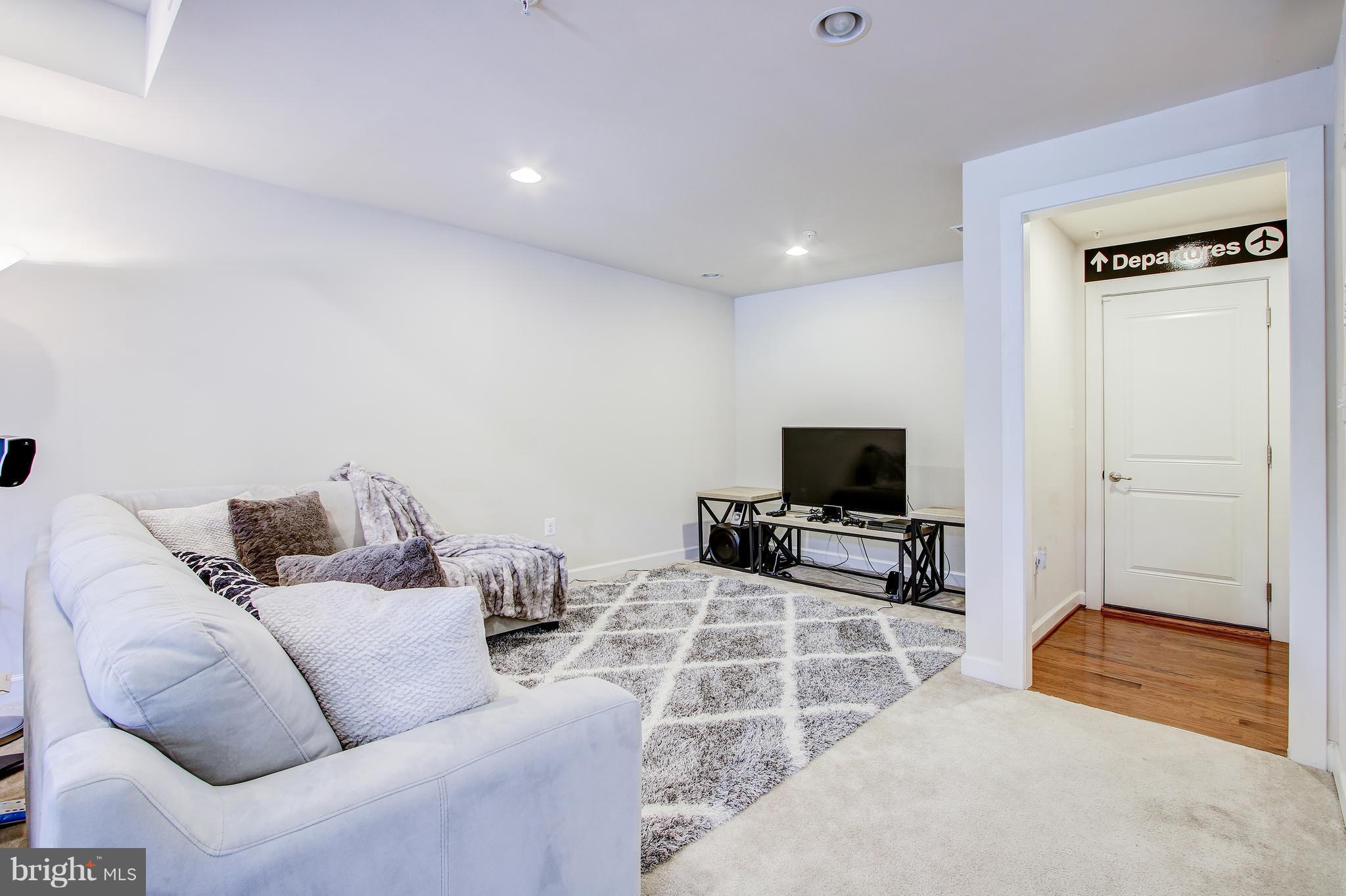 8119 Westside Boulevard Fulton, MD 20759 - Photo 6 of 30 Family Room