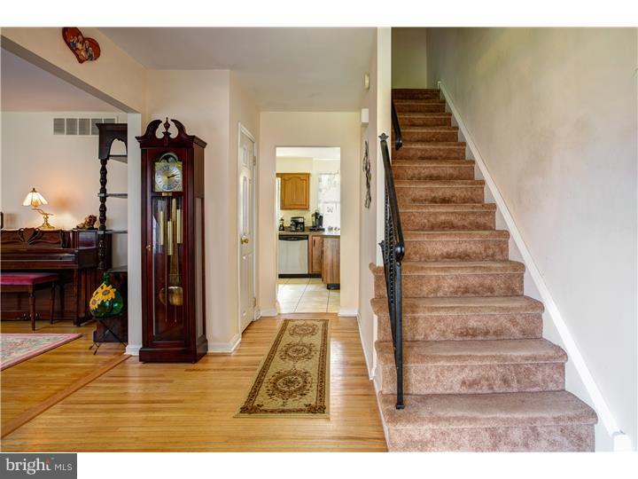 492 Tuckerton Road Medford, NJ 08055 - Photo 2 of 25 Foyer