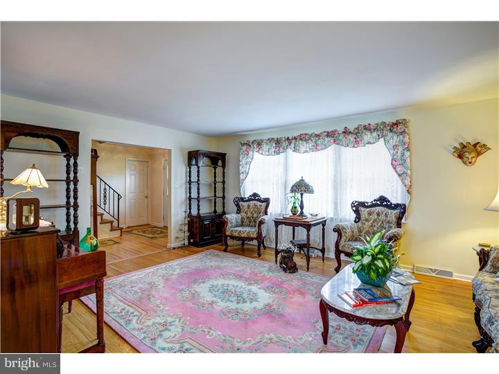 492 Tuckerton Road Medford, NJ 08055 - Photo 5 of 25 Living Room