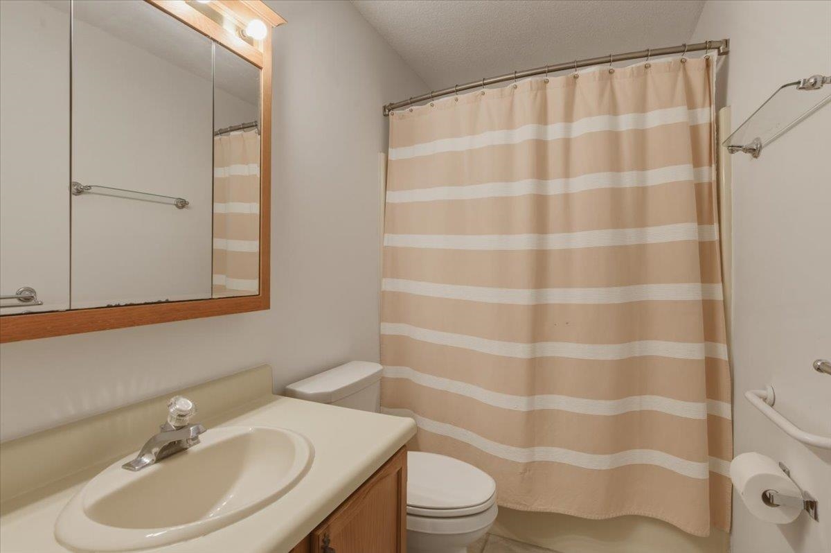 44 Commonwealth Drive, Unit 4 Colchester, VT 05446 - Photo 27 of 53