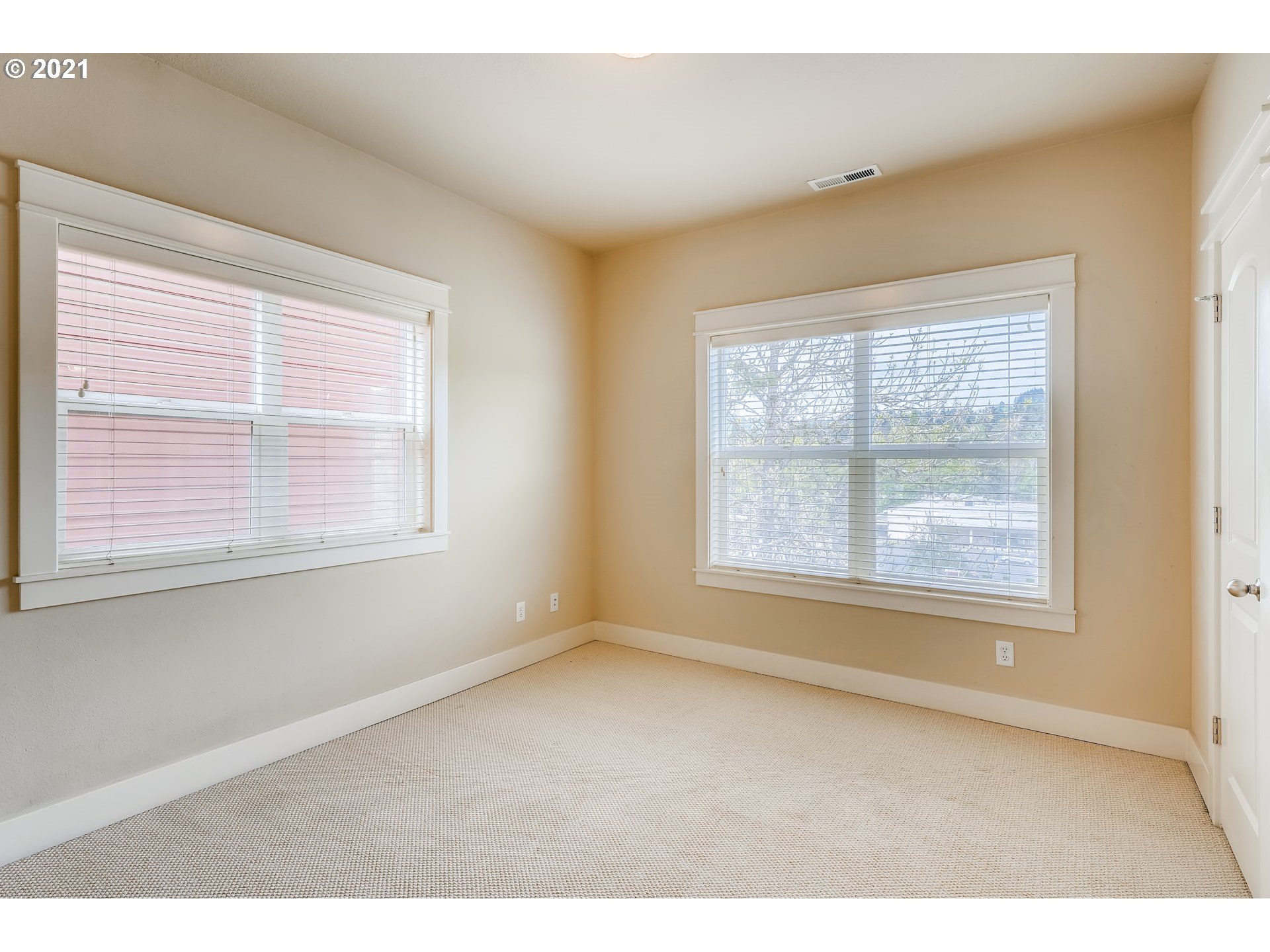 5149 Southwest Shattuck Road, Unit 11 Portland, OR 97221 - Photo 22 of 31 Gallery Image 22