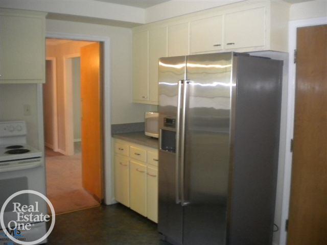 928 Harcourt Road Grosse Pointe, MI 48230 - Photo 6 of 19 31326556-5.JPG