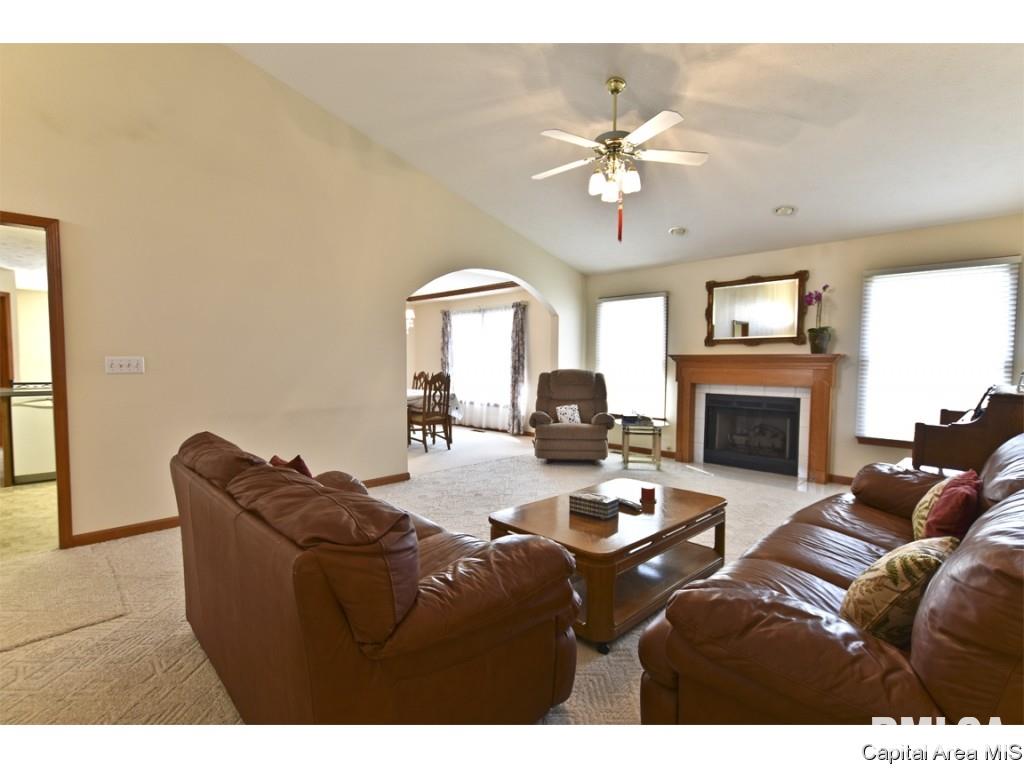 2105 Checkerberry Lane Springfield, IL 62711 - Photo 3 of 35