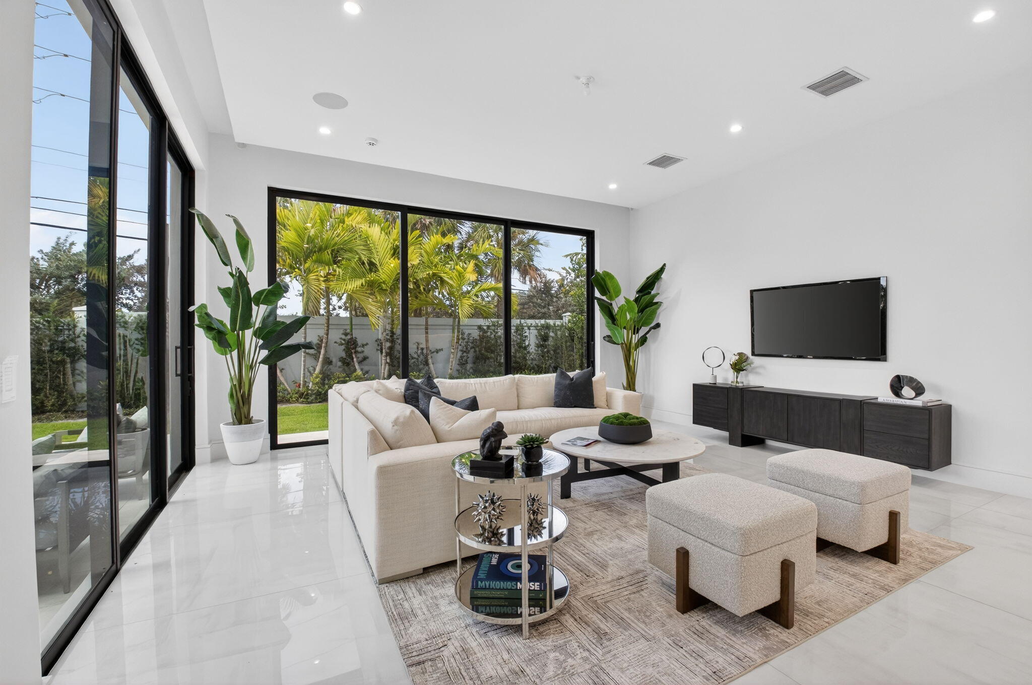 2232 Delray Ridge Lane Delray Beach, FL 33444 - Photo 22 of 68 a living room with patio furniture and a flat screen tv