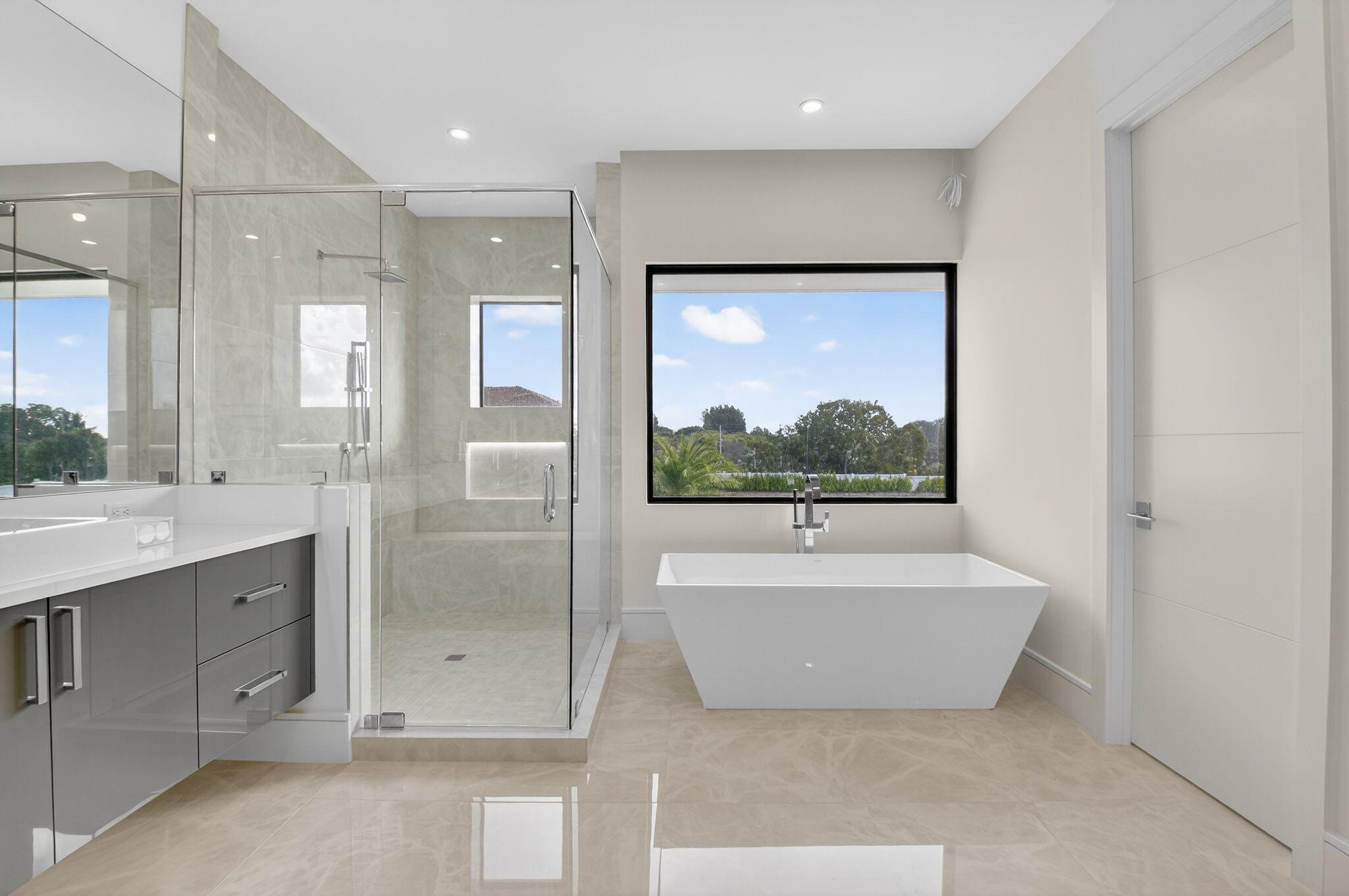 2232 Delray Ridge Lane Delray Beach, FL 33444 - Photo 54 of 68 a bathroom with a bathtub and a sink