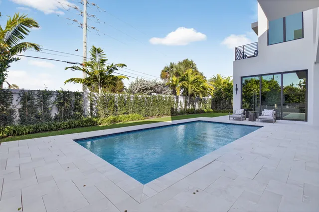 a view of entryway and hall