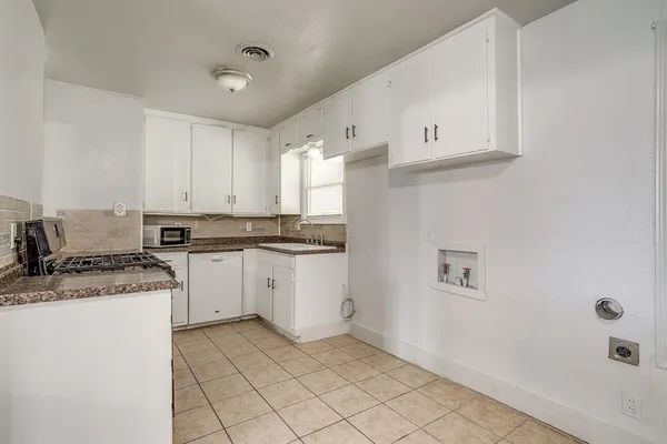 $1,750 | 109 Northeast Cindy Lane, Burleson, TX 76028