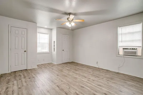 $1,750 | 109 Northeast Cindy Lane, Burleson, TX 76028