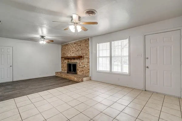 $1,750 | 109 Northeast Cindy Lane, Burleson, TX 76028