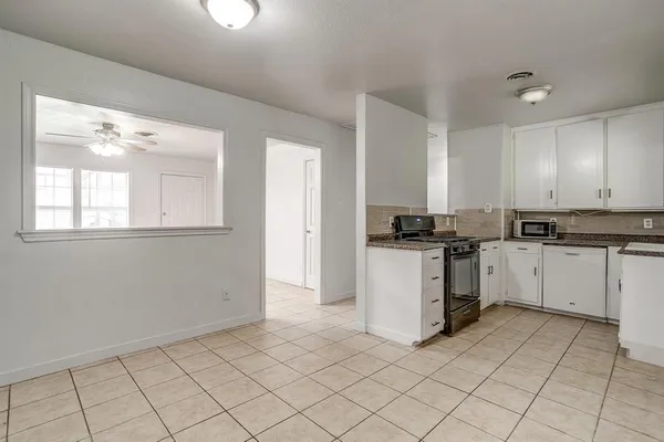 $1,750 | 109 Northeast Cindy Lane, Burleson, TX 76028