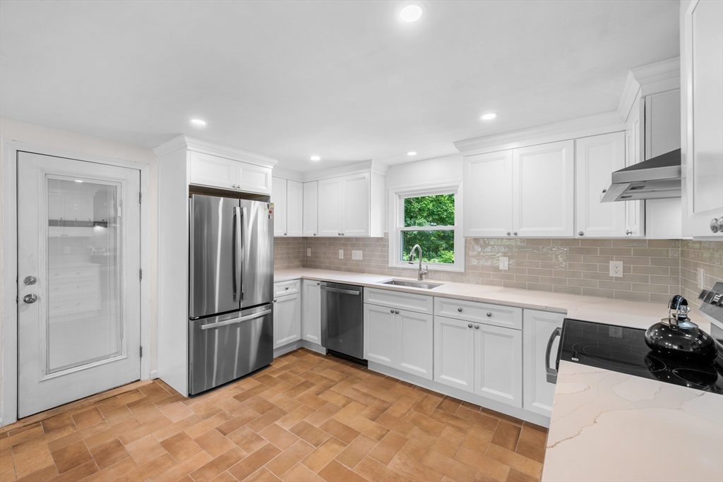 55 Dibble Road Lynn, MA 01904 - Photo 4 of 35