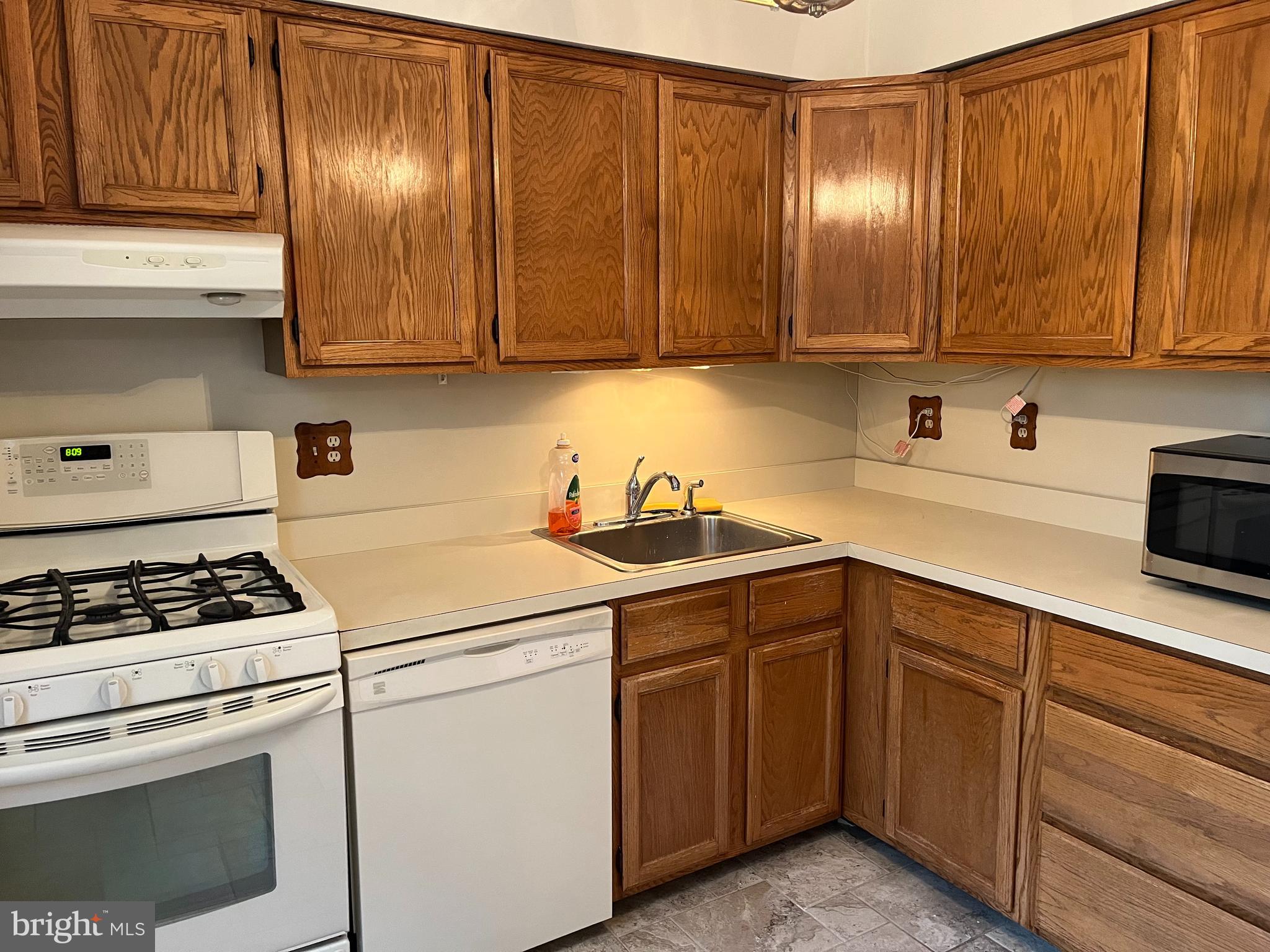 3584 Dows Road Philadelphia, PA 19154 - Photo 5 of 49 Kitchen