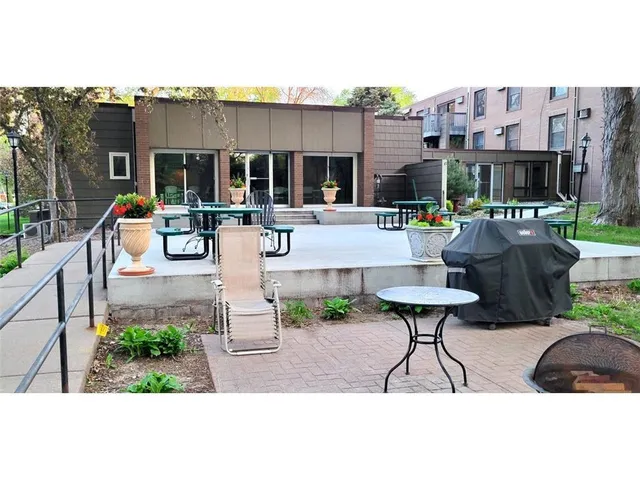 $239,900 | 2800 Hamline Avenue North, Unit 332, Roseville, MN 55113