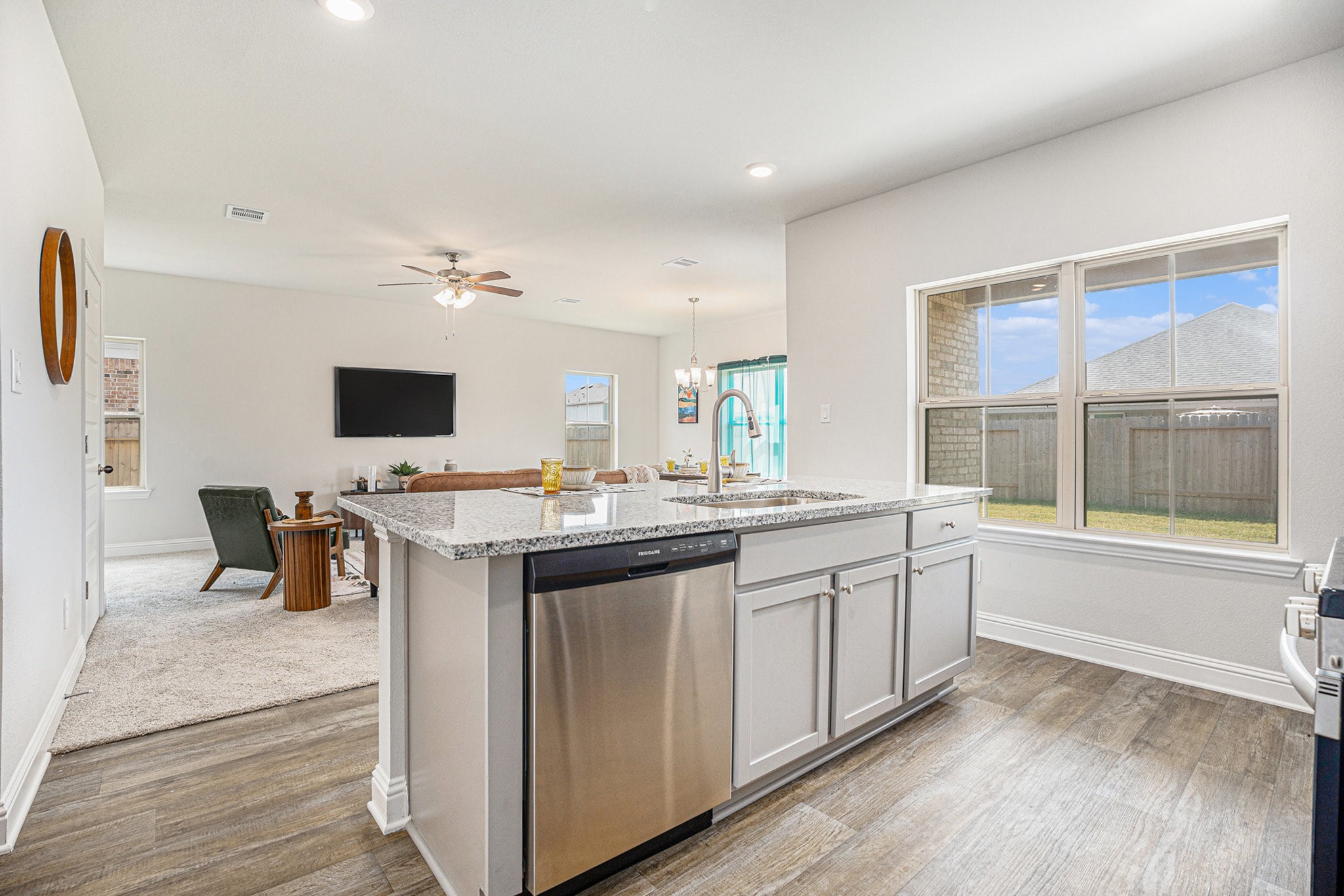 10 Greenbriar Loop Angleton, TX 77515 - Photo 5 of 18