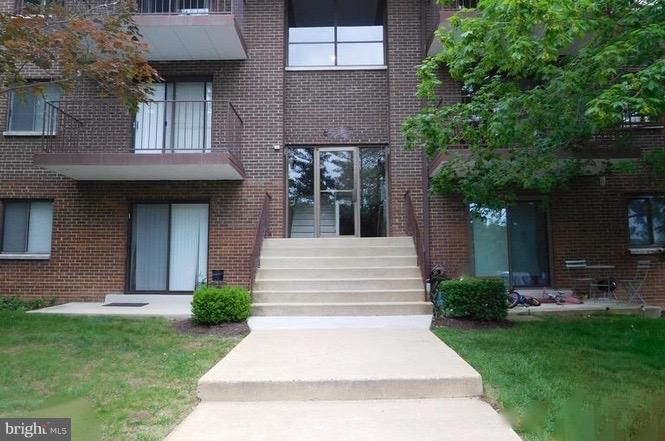 6260 Edsall Road, Unit 401 Alexandria, VA 22312 - Photo 1 of 30 a front view of a house with garden
