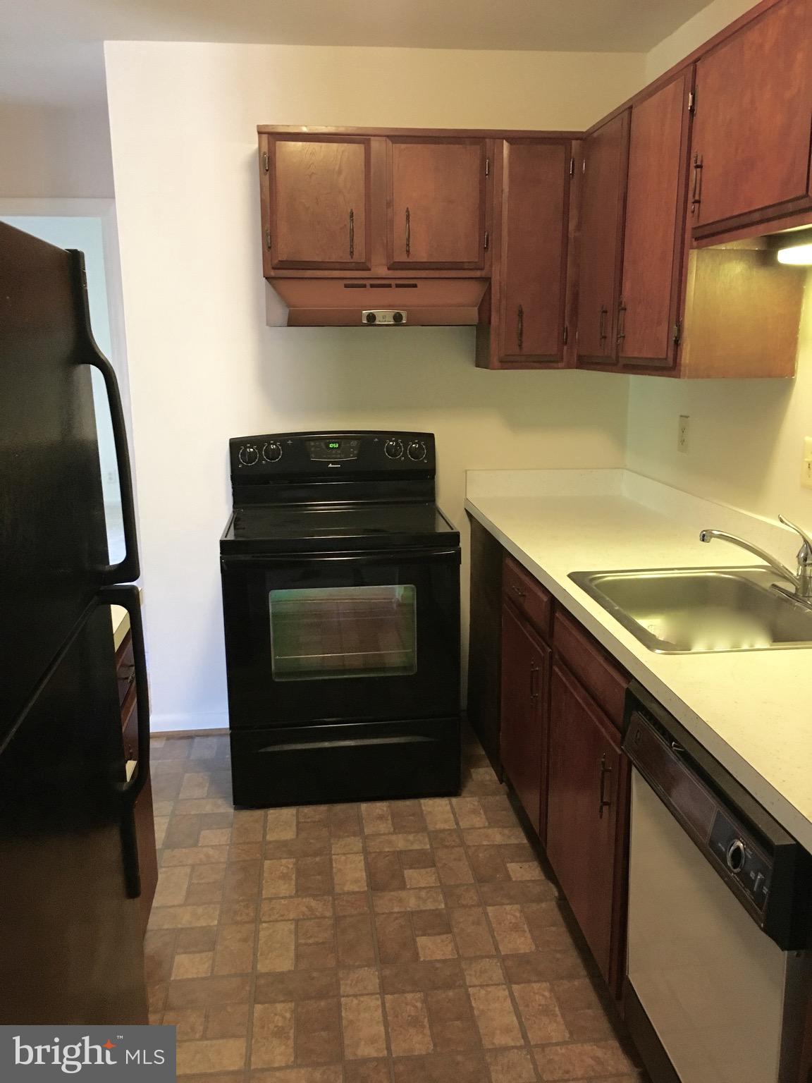6260 Edsall Road, Unit 401 Alexandria, VA 22312 - Photo 2 of 30 a kitchen with a sink and cabinets