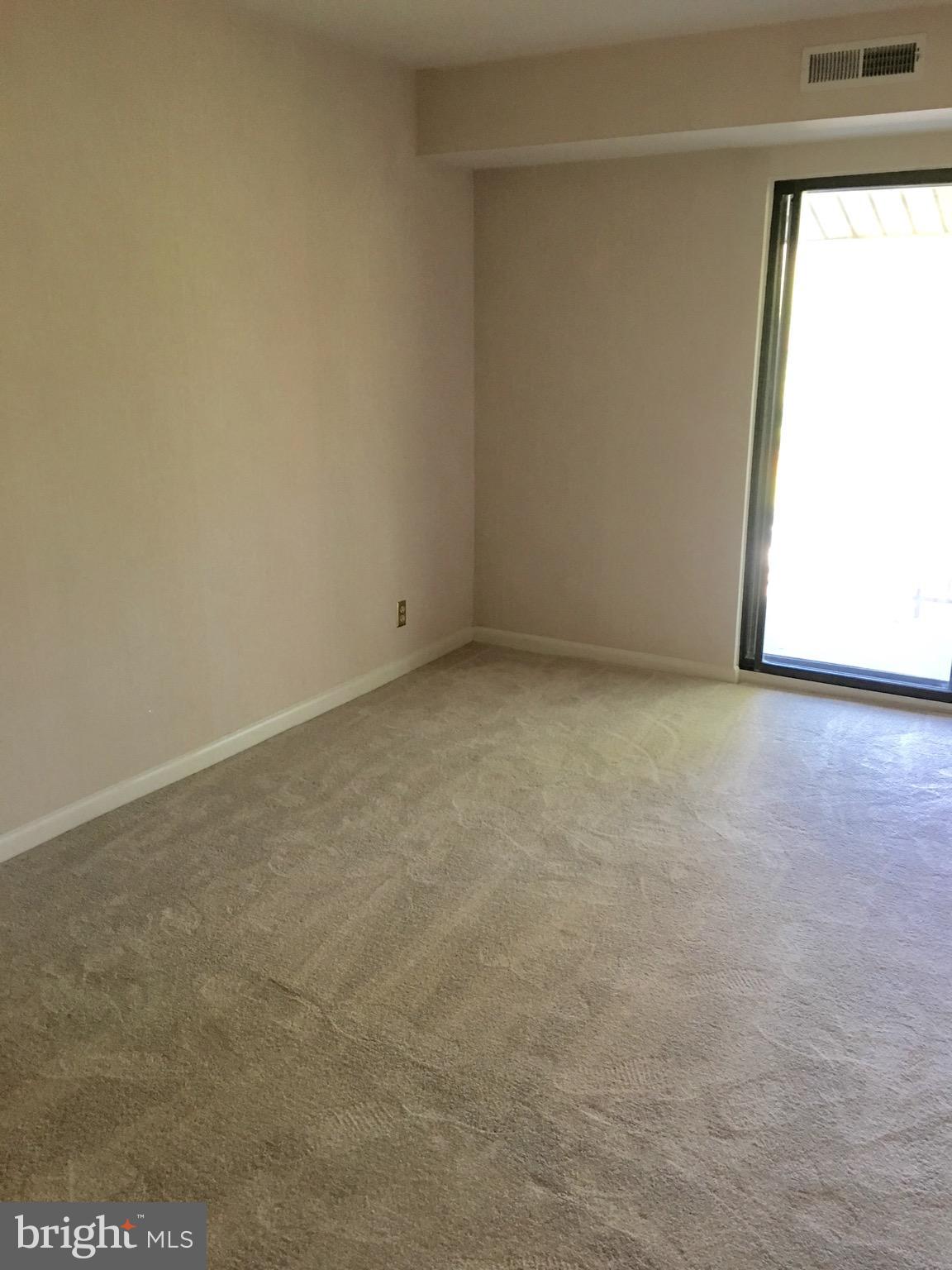 6260 Edsall Road, Unit 401 Alexandria, VA 22312 - Photo 13 of 30 a view of an empty room and a window