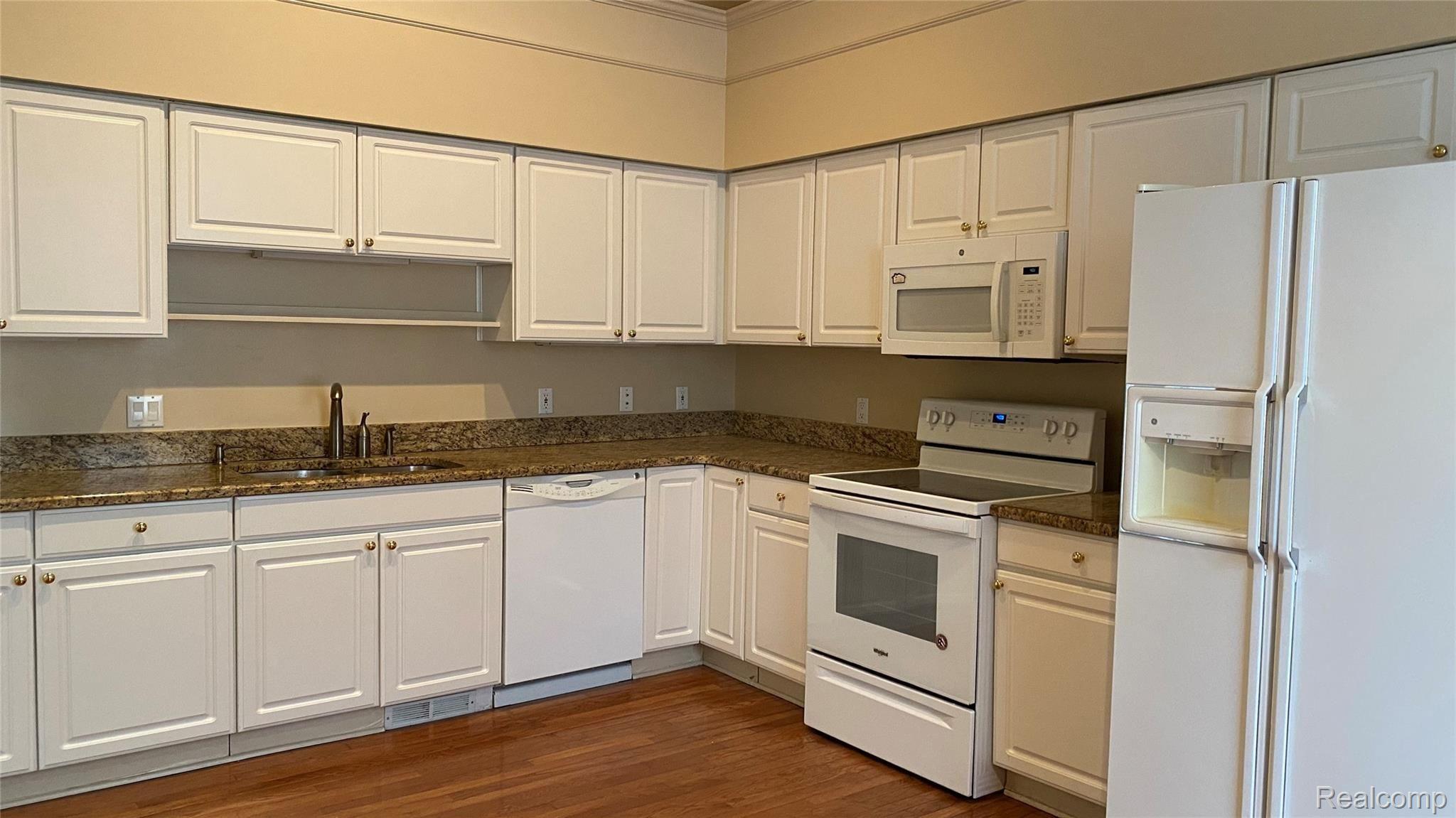 1436 Copper Circle Rochester, MI 48306 - Photo 7 of 21 IMG_3758.jpg