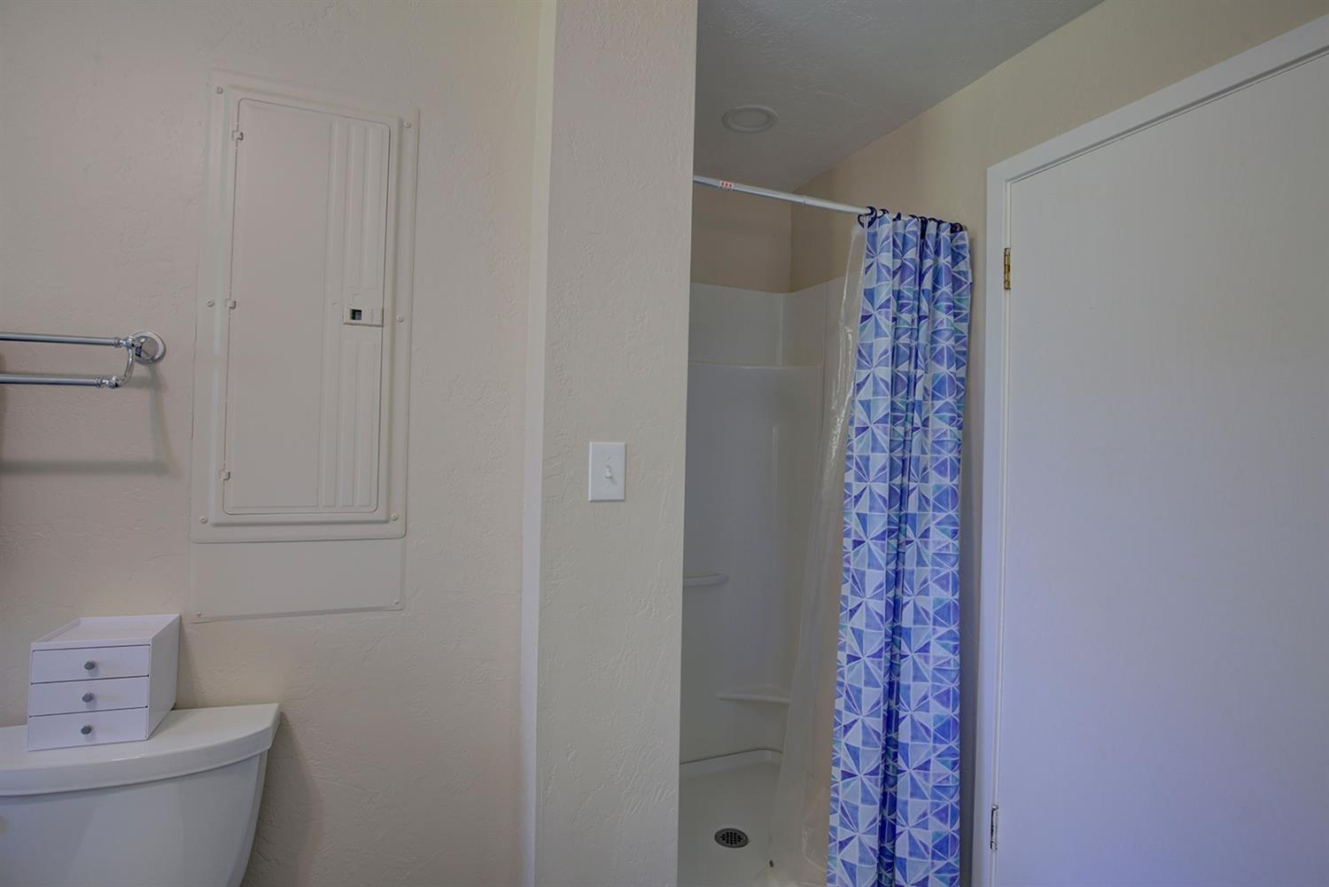 3106 South River Road Grants Pass, OR 97527 - Photo 9 of 33 Shower in 2nd Bathroom in Main Home.