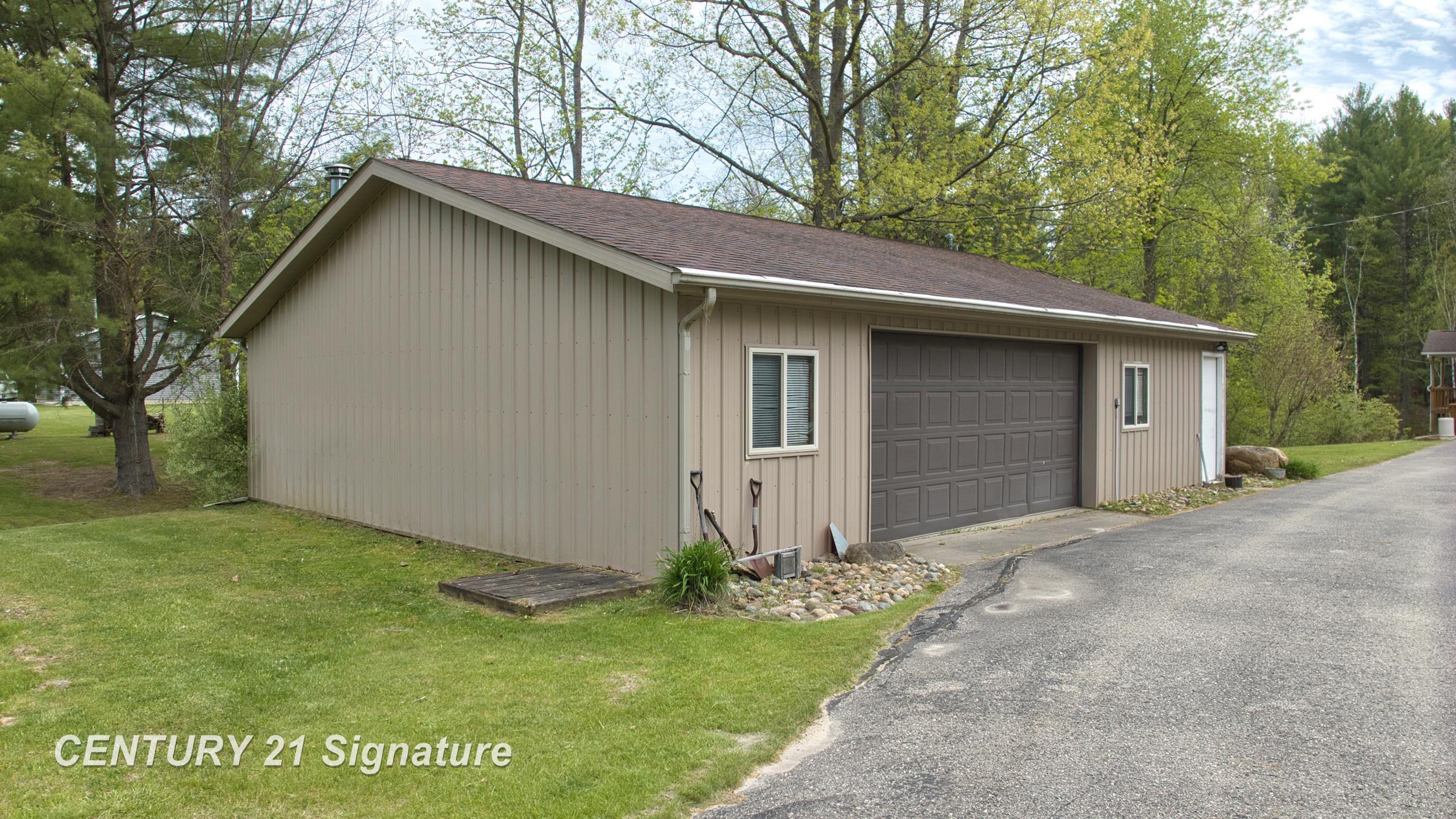 1724 Middle Point Drive Alger, MI 48610 - Photo 34 of 53