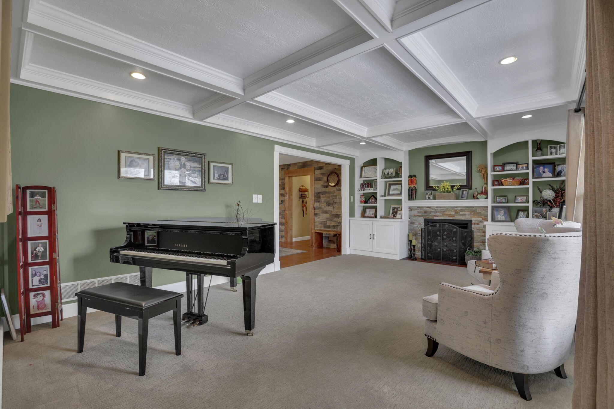4821 Hazelton-Etna Road Southwest Pataskala, OH 43062 - Photo 14 of 93 Family Room