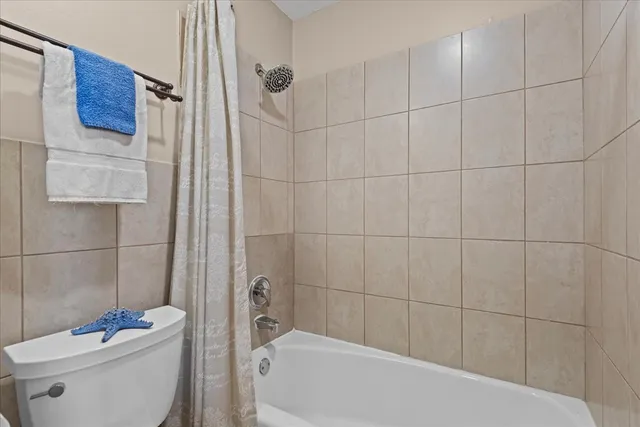 a bathroom with a bathtub and toilet