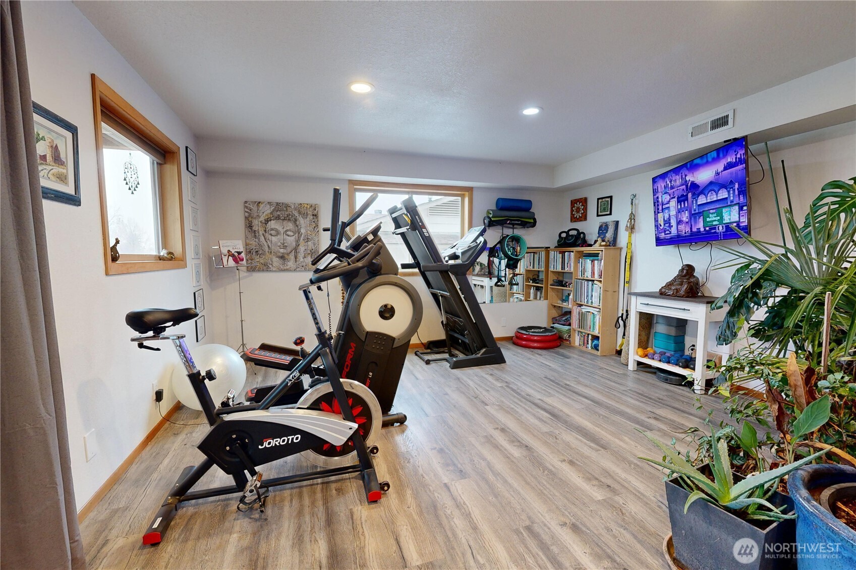 2425 Country Club Road Walla Walla, WA 99362 - Photo 22 of 39 a view of a room with gym equipment
