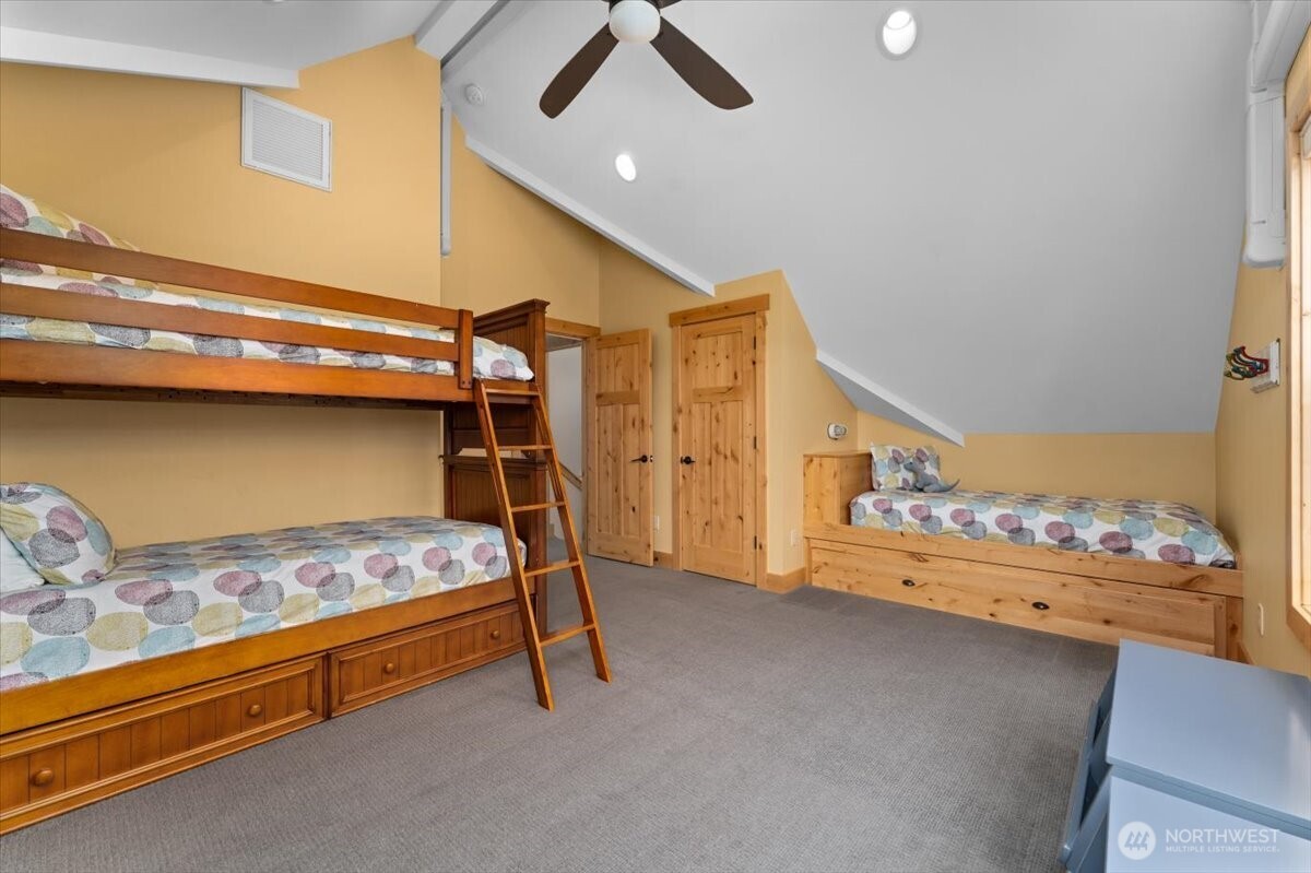 108 Jackrabbit Lane Chelan, WA 98816 - Photo 27 of 40 a bedroom with bed and window