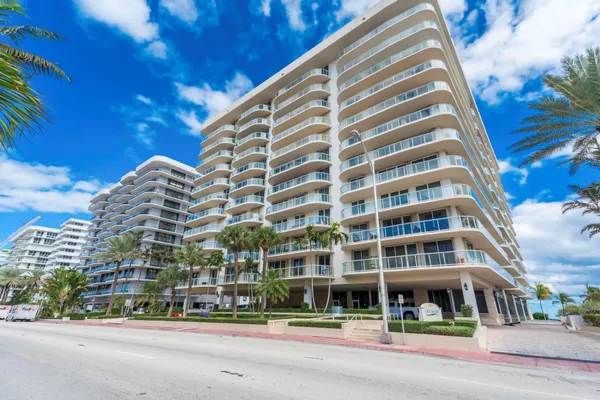 $785,000 | 8855 Collins Avenue, Unit 2D, Surfside, FL 33154