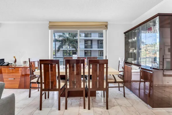$785,000 | 8855 Collins Avenue, Unit 2D, Surfside, FL 33154