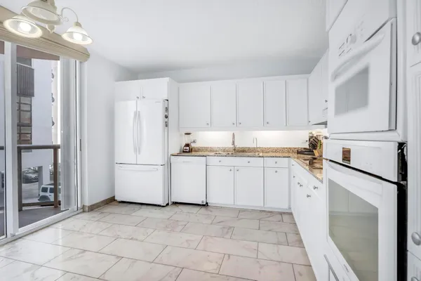 $785,000 | 8855 Collins Avenue, Unit 2D, Surfside, FL 33154