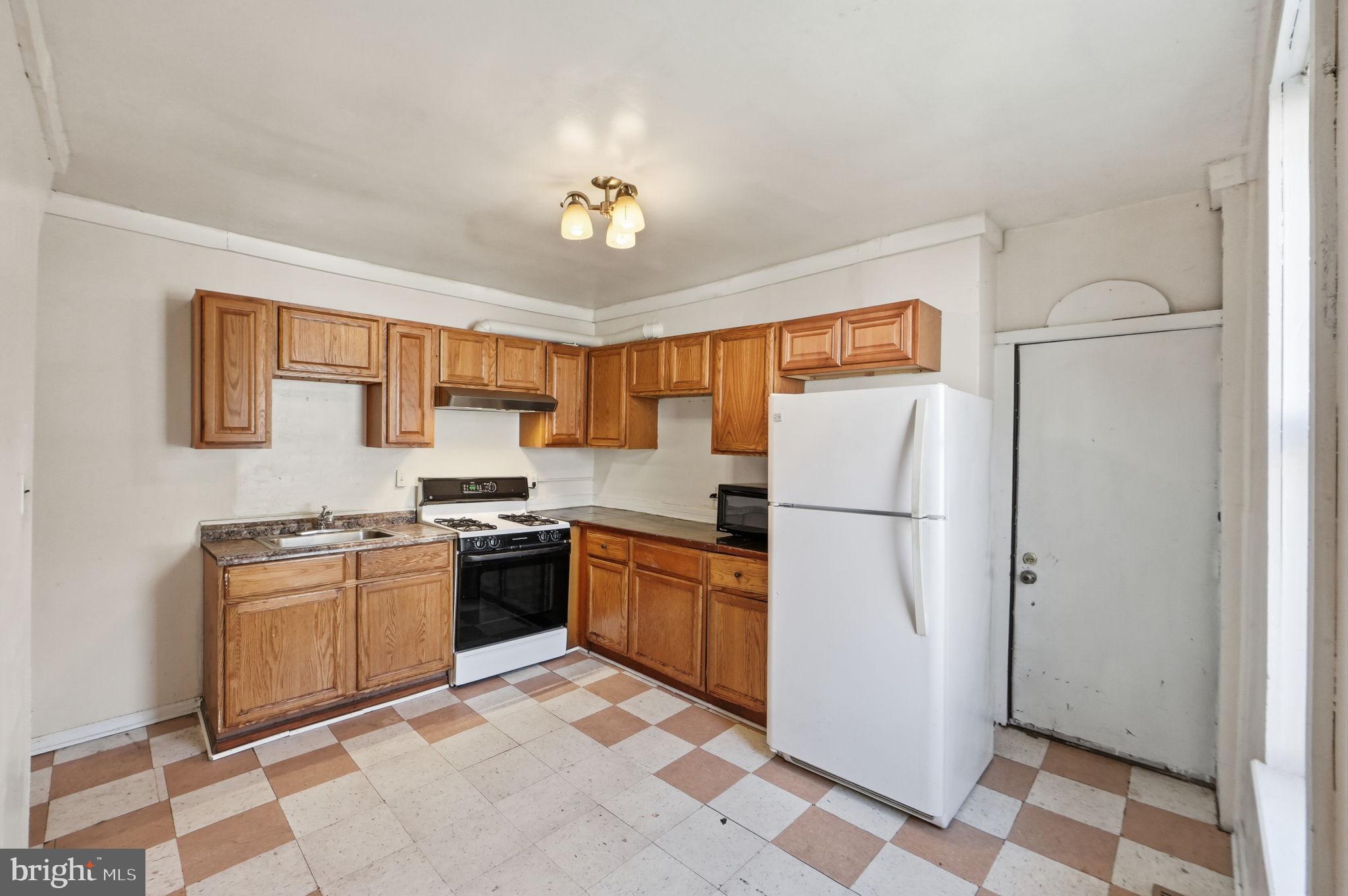 3449 Old Frederick Road Baltimore, MD 21229 - Photo 6 of 25 Bright and inviting kitchen space.